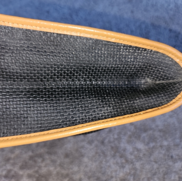 AUTHENTIC Vintage Yves Saint Laurent (YSL) crossbody bag - Picture 10 of 16